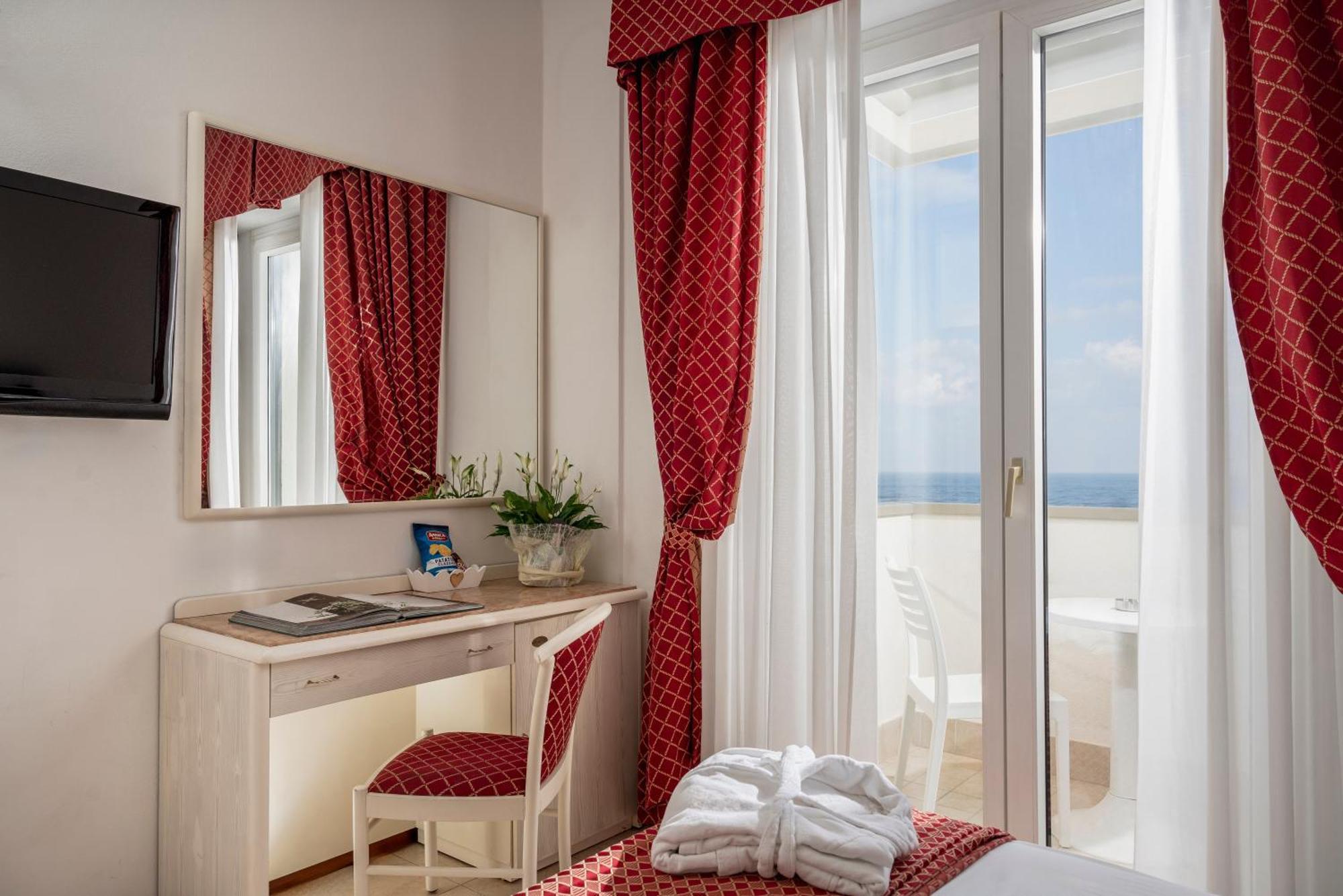 Du Soleil Hotel